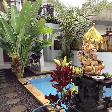 Villa Iris Homestay Улувату Екстер'єр фото