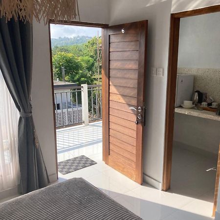 Villa Iris Homestay Улувату Екстер'єр фото