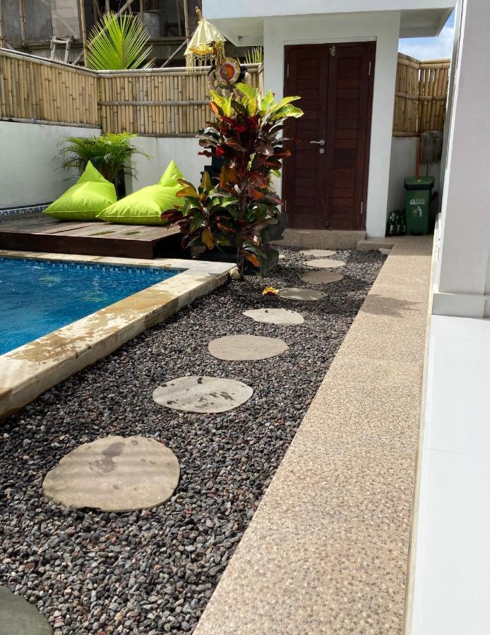 Villa Iris Homestay Улувату Екстер'єр фото