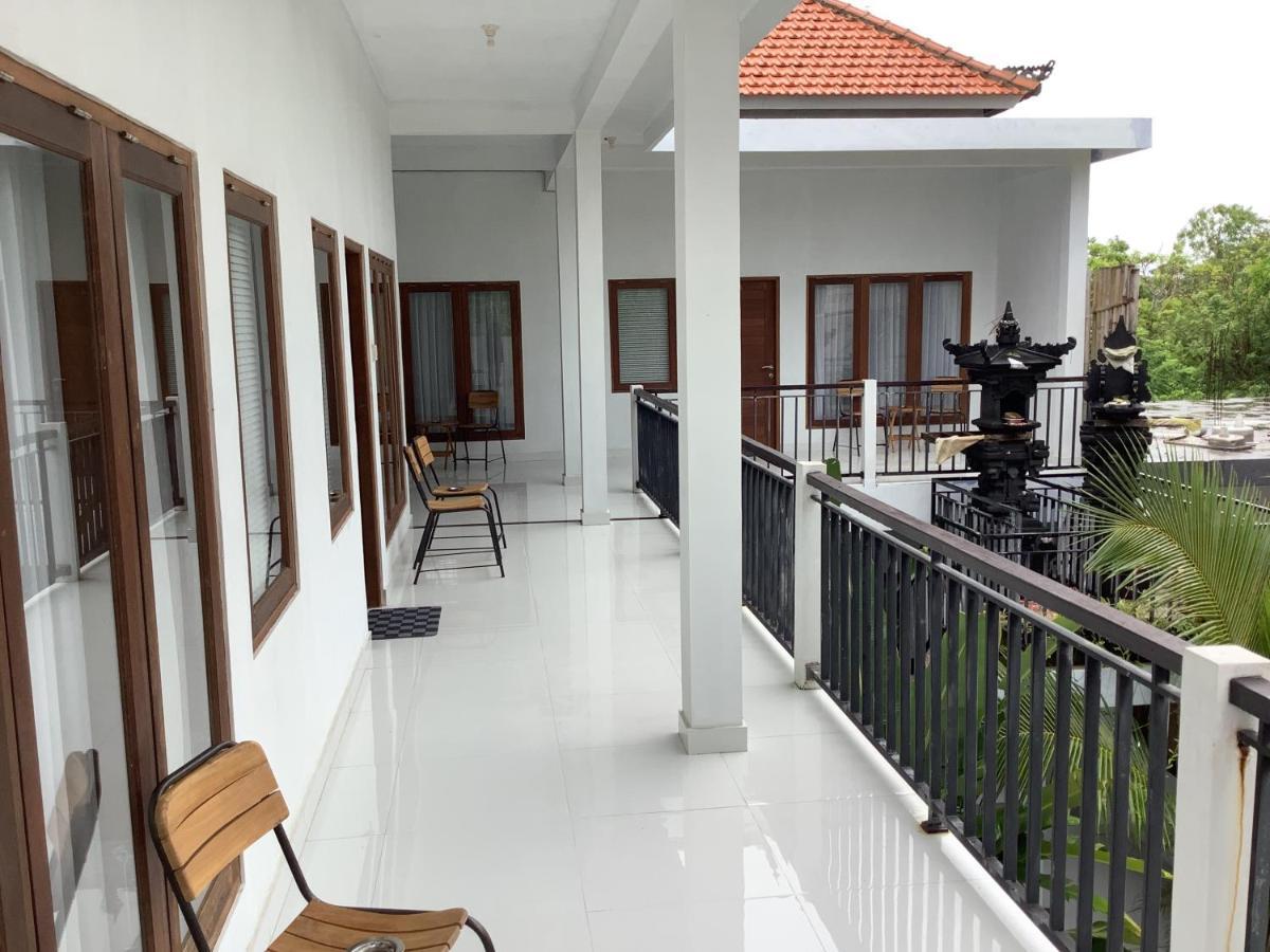 Villa Iris Homestay Улувату Екстер'єр фото